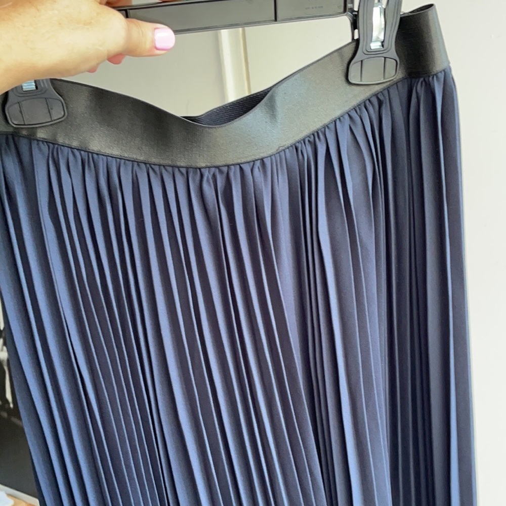 ZARA WOMEN ACCORDION PLEATED PANTS. *Above the ankle - capri length!